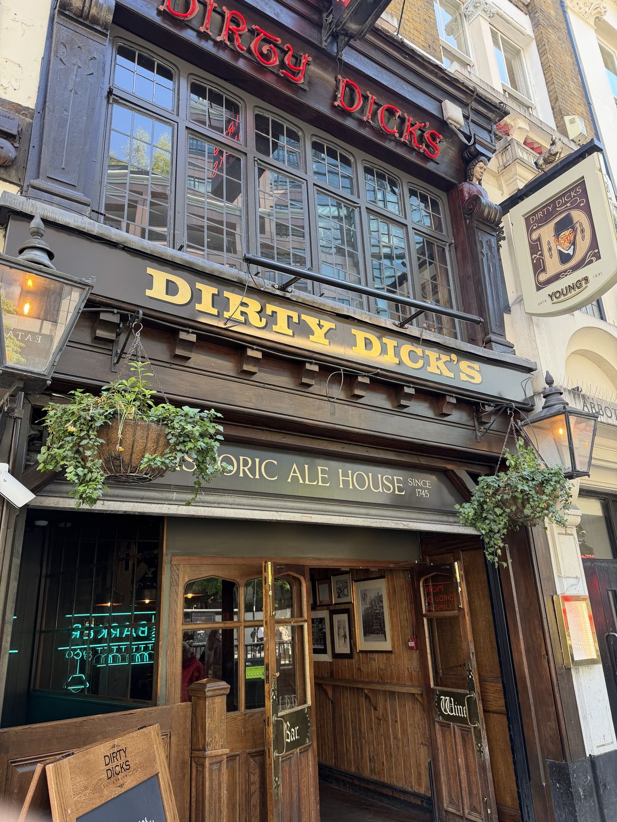 The front of Dirty Dick's, a historic London pub